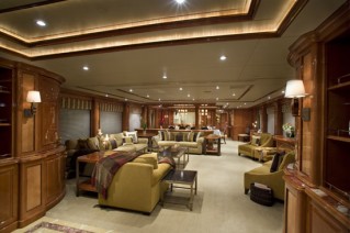 PARTY GIRL - Main Salon